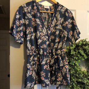 NWT floral v-neck blouse~W Sz M